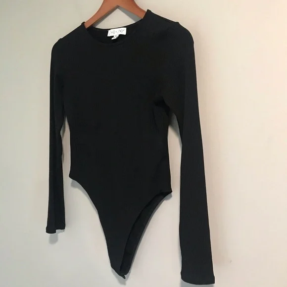 EUC Bodysuit And Tie Waist Shorts Set 2-Piece Outfit Black & White Size Small - Picture 2 of 12